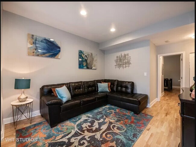 Foto del edificio - 7401 N Hoyne Ave