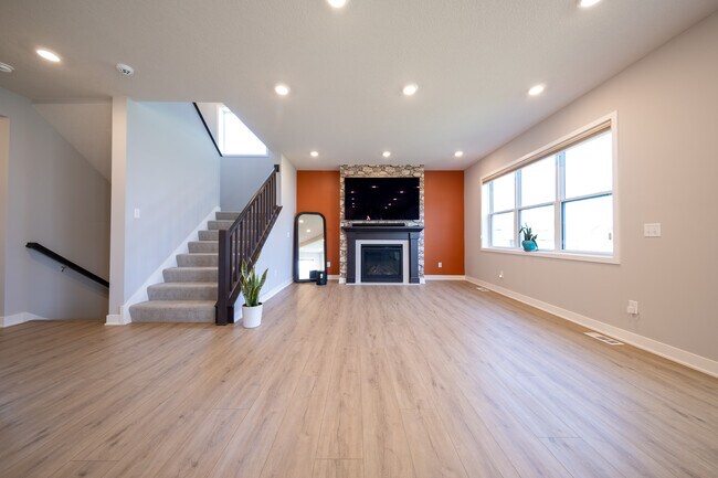 Foto del edificio - 14306 Acer Ave