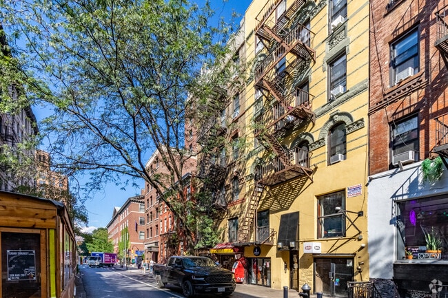 Building Photo - 128 McDougal St
