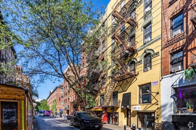 Foto del edificio - 128 McDougal St