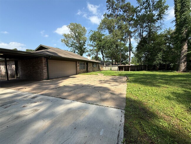 Building Photo - 422 Gamewood Dr