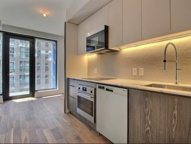 Building Photo - 2060 St Peel