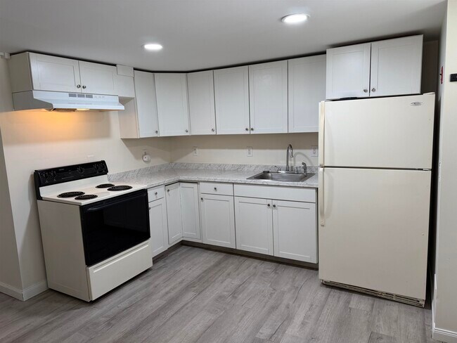 Foto del edificio - 32 Forest Rd