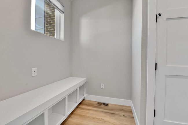 Building Photo - $2,895.00 - 2 Bed, 2.5 Bath Townhome in Prime Denver Location!