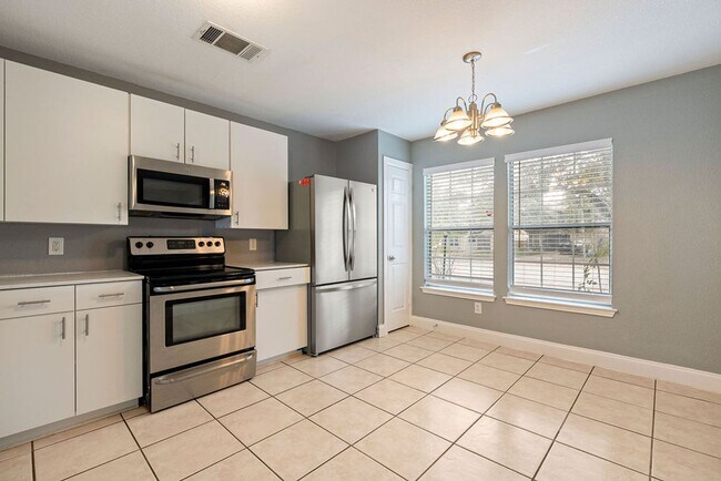 Foto del edificio - Don't Miss Out On This Spacious 3bd/2bath Home!