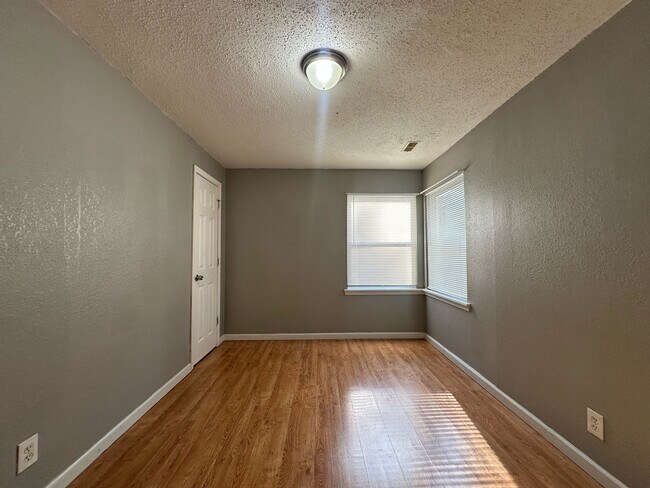 Foto del edificio - 627 Ferguson Ave