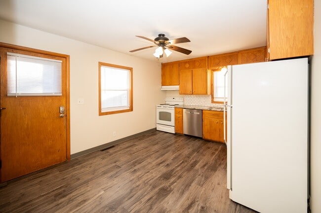 Building Photo - 1220-4 1/2 4 1/2 St NW