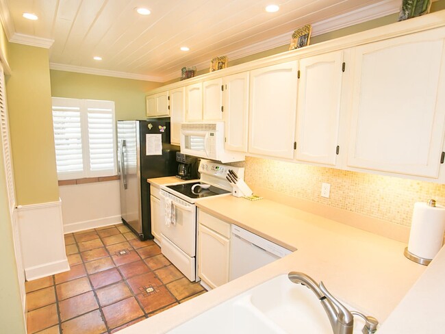 Building Photo - 6100-6A1A A1A S