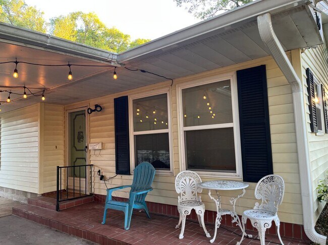 Foto del edificio - 1816 Weeks Ave