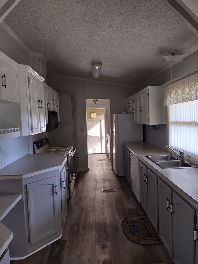 Building Photo - 3-Bedroom 2-bath home