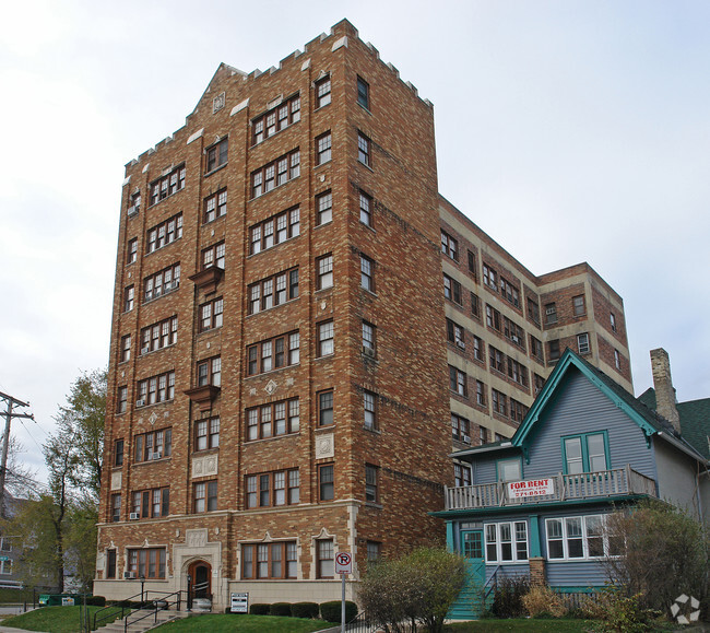 Building Photo - Buckingham Apartments