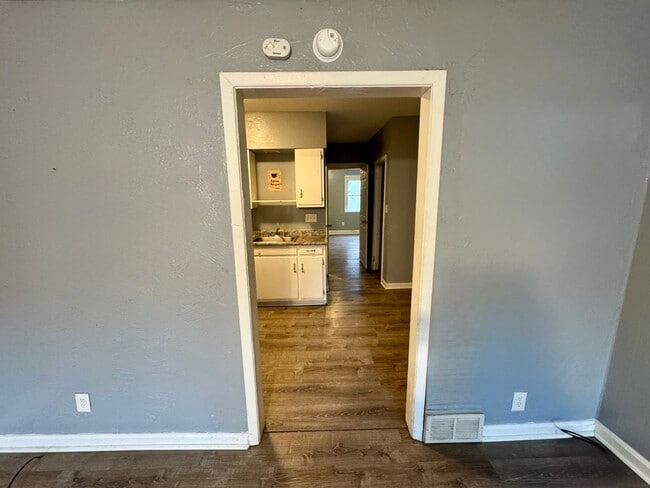 Building Photo - 1141 Brabec St