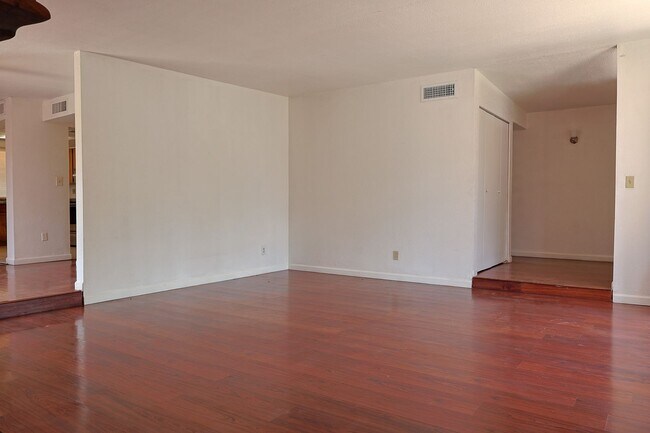 Foto del edificio - 618 N Medford Dr
