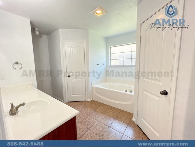 Building Photo - Charming 3 bed 2 bath home