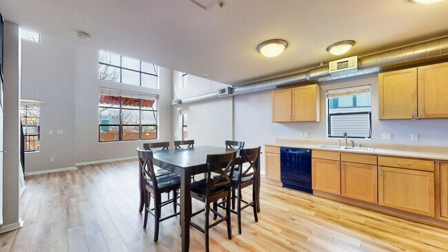 Building Photo - 2033 W 30th Ave