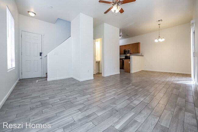 Building Photo - 4 br, 2.5 bath House - 3706 E Felix Blvd.