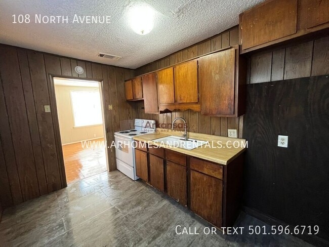 Building Photo - 108 North Ave