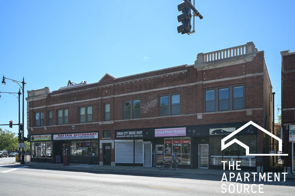 Foto del edificio - 4461 W Lawrence Ave