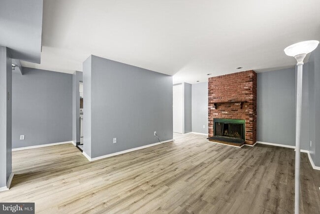 Building Photo - 1419 Valley Dr