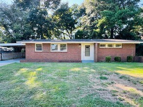 Building Photo - 714 Karen Rd