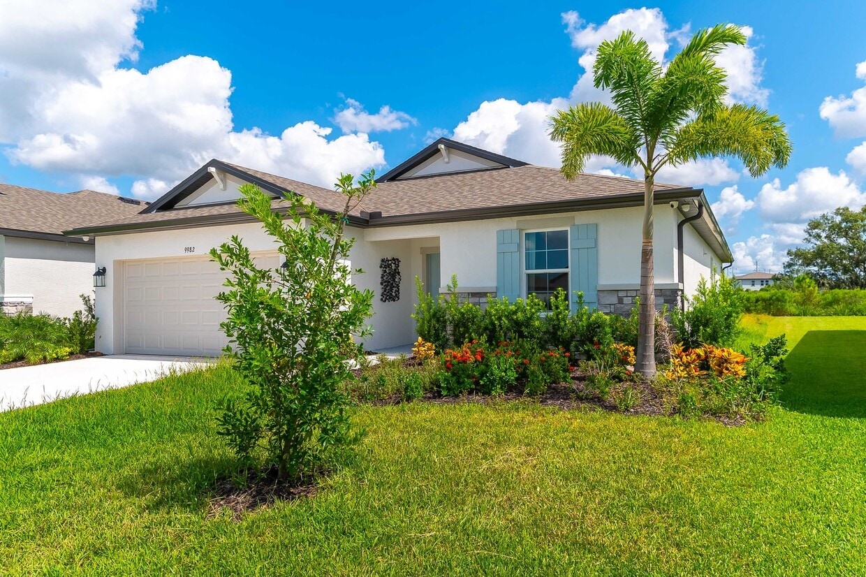 Primary Photo - A Luxuriously Furnished 3-Bed, 2-Bath Mode...
