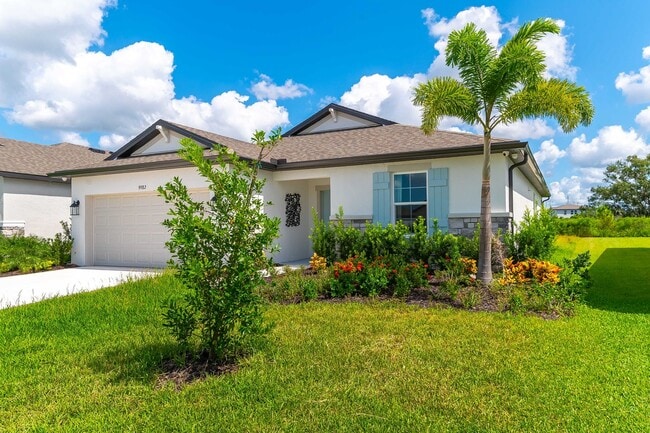 A Luxuriously Furnished 3-Bed, 2-Bath Mode... - A Luxuriously Furnished 3-Bed, 2-Bath Mode... House