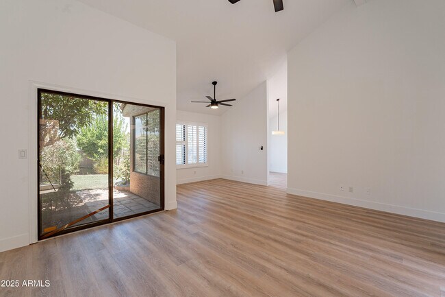 Foto del edificio - 1717 N Ventura Ln