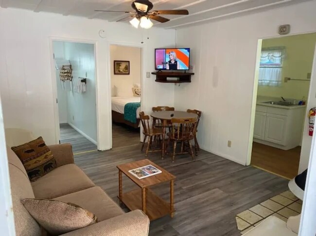 Foto del edificio - 877 Tulip Ln