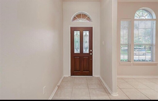 Building Photo - 21923 Field Green Dr