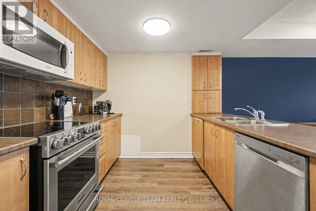 Building Photo - 256 Titanium Private