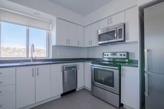 Building Photo - 4555 Av. Bonavista