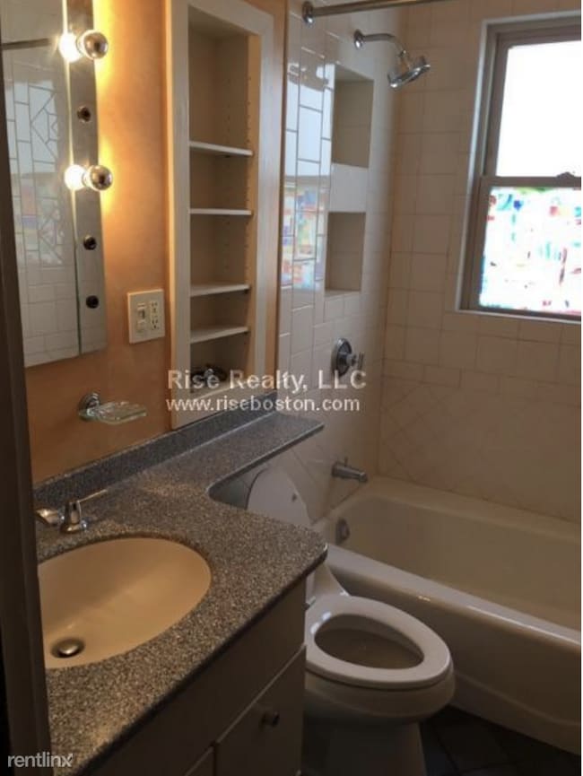 Building Photo - 2 br, 1 bath Duplex - 90 W Walnut Park # 1