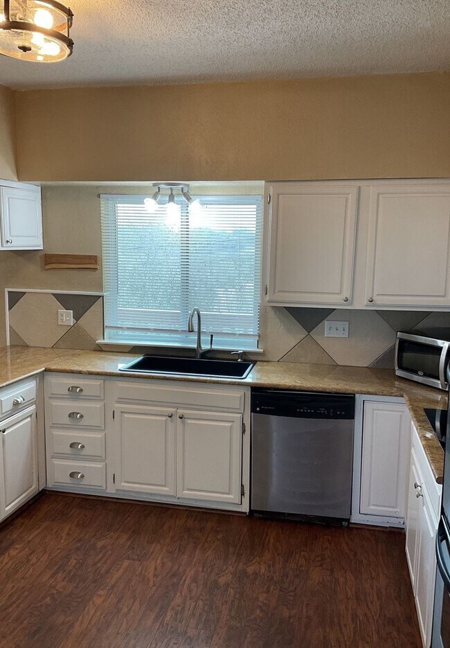 Foto del edificio - COMING SOON!