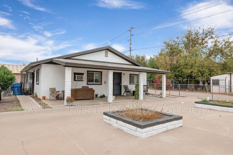 Foto principal - 309 S 2nd St