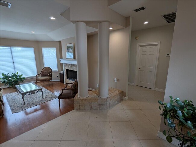 Building Photo - 6205 Lost Horizon Dr