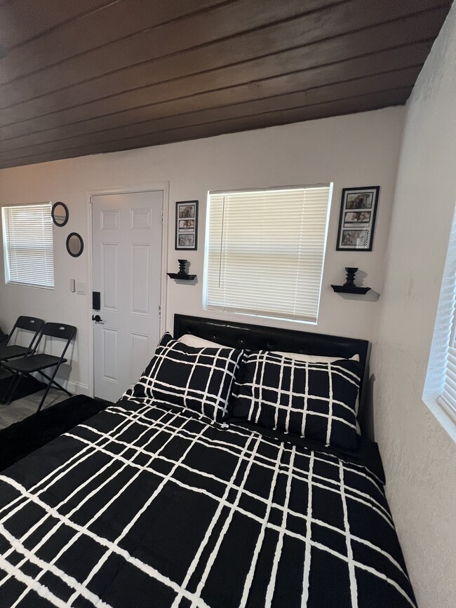 Building Photo - 590 Ave H SE