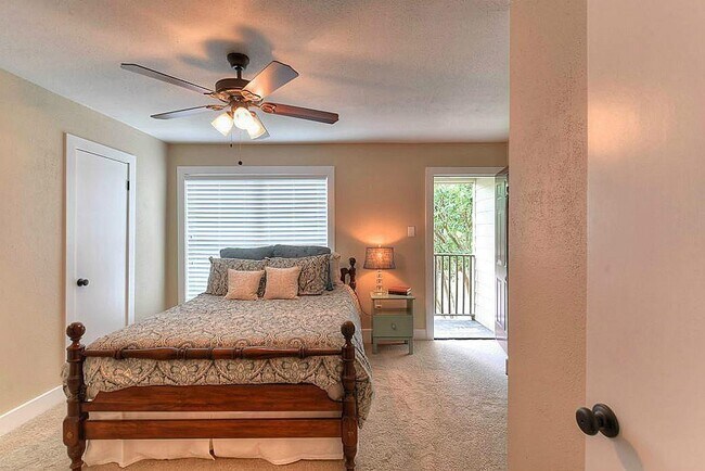 Foto del edificio - 8832 Kempwood Dr