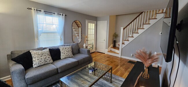 Building Photo - 346 Peck Ave