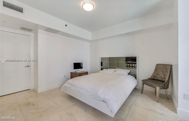 Foto del edificio - 1 br, 1 bath Condo - 495 Brickell Ave Apt ...