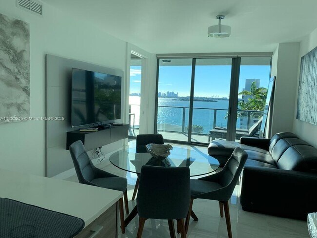 Foto del edificio - 650 NE 32nd St
