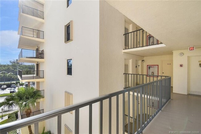 Foto del edificio - 10044 S Ocean Dr