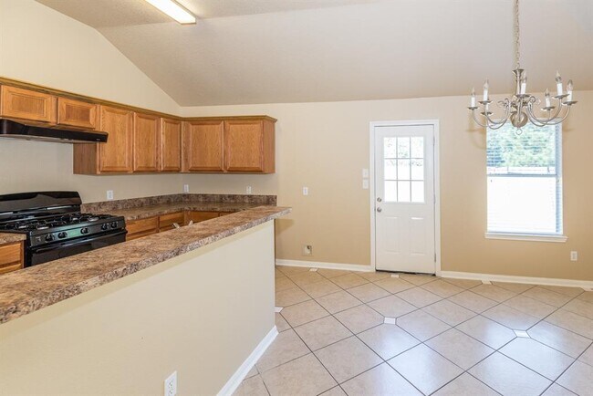 Building Photo - 2025 Briar Grove Dr