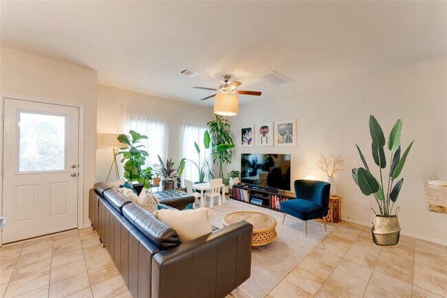 Foto del edificio - 6047 Wesley Manor Ct