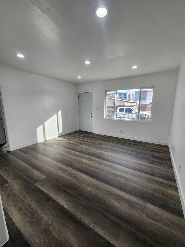 Foto del edificio - 245 E 219th St