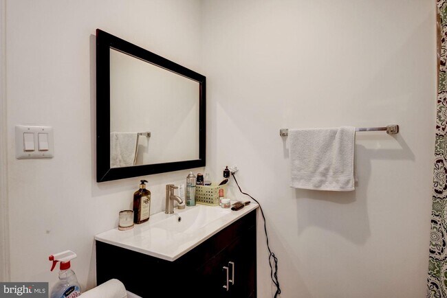 Foto del edificio - 5812 Edson Ln