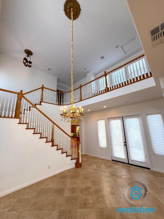 Building Photo - 2914 Carrillo Way