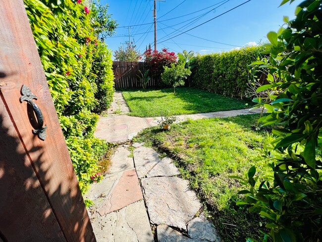 Building Photo - 5251 Auckland Ave