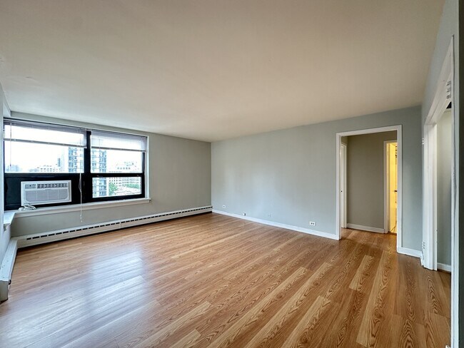 Foto del edificio - 448 W Wellington Ave