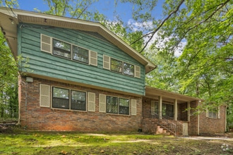 Building Photo - 2600 Lantern Ln