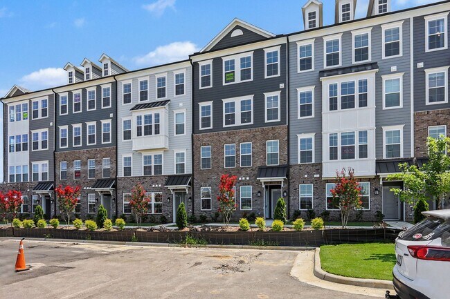 Building Photo - 705 Grove Edge Ln